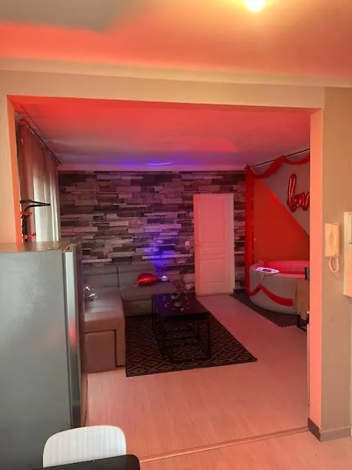 Love House Spa 3 Aulnay-sous-Bois 0*,